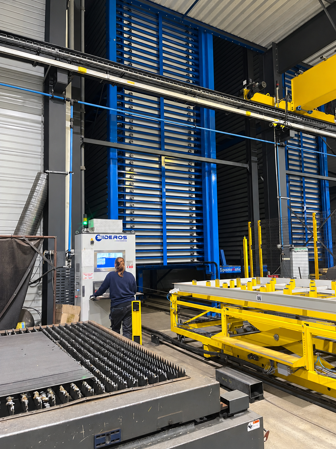 Installation de stockage et de manutention des tôles dans notre atelier